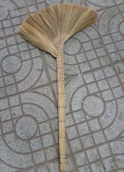 Chổi cỏ dày (đặc biệt- cán cây)